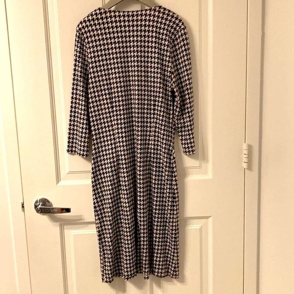 J McLaughlin Navy & Cream Houndstooth Check Silk 3/4 Sleeve Dress. Size Large. - Picture 2 of 6